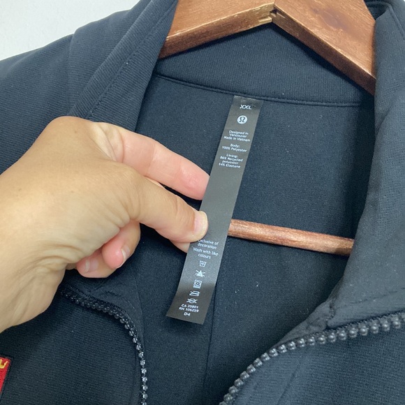 New Lululemon Sojourn Jacket Mens XXL Black Warpstreme Classic Fit Queens Logo - Picture 12 of 16